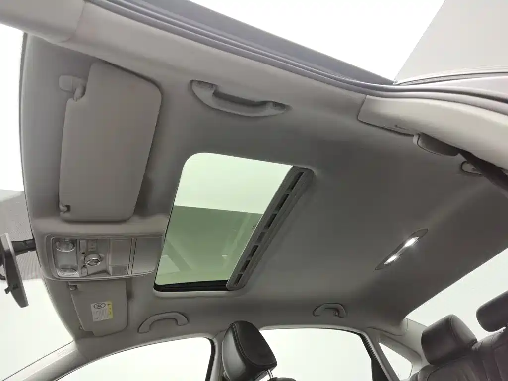 Volkswagen Passat — фото 14