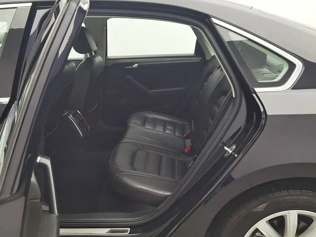 Volkswagen Passat — фото 15