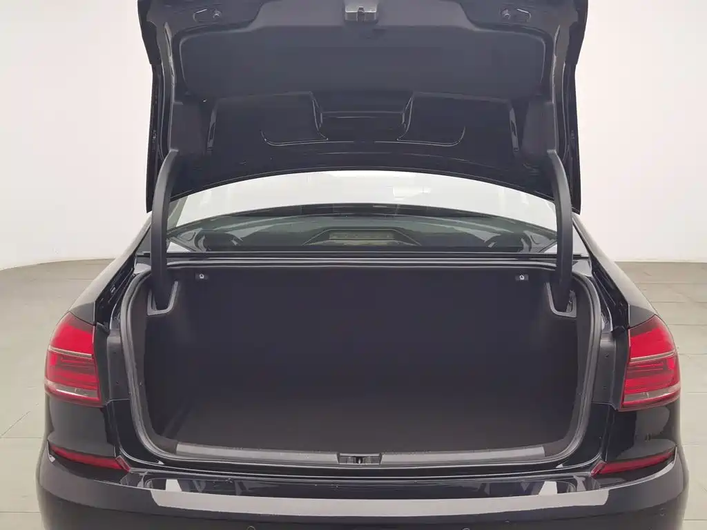 Volkswagen Passat — фото 16