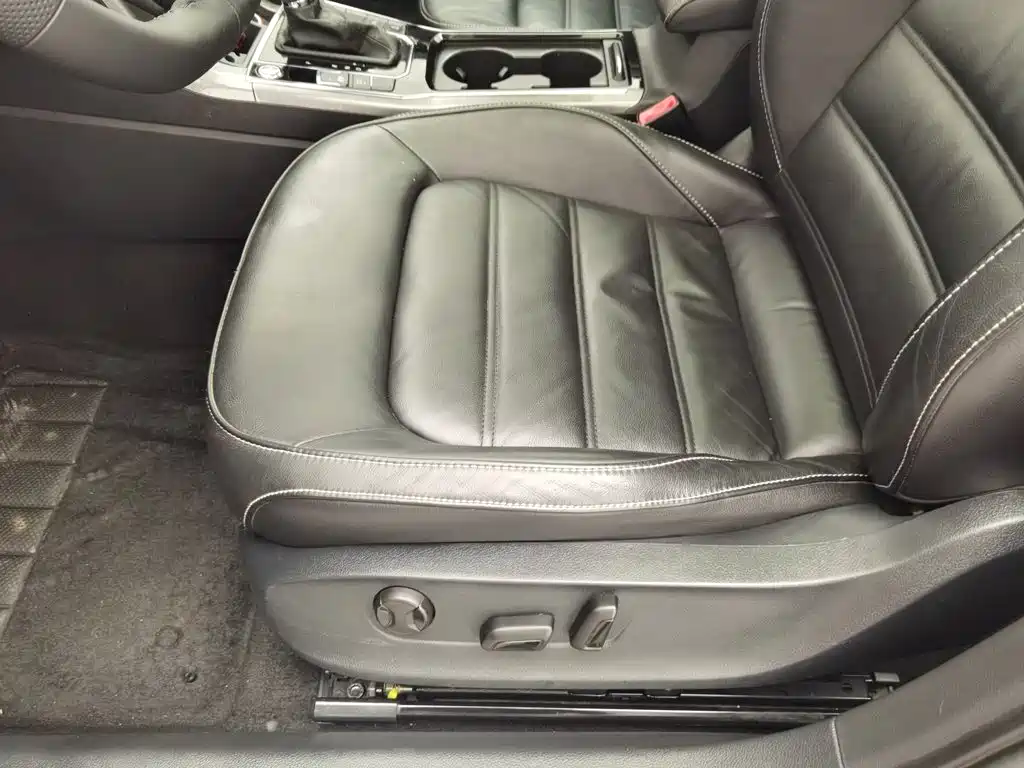 Volkswagen Passat — фото 20