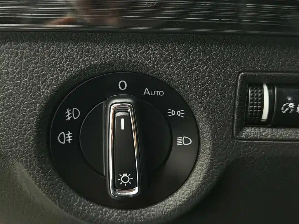 Volkswagen Passat — фото 21