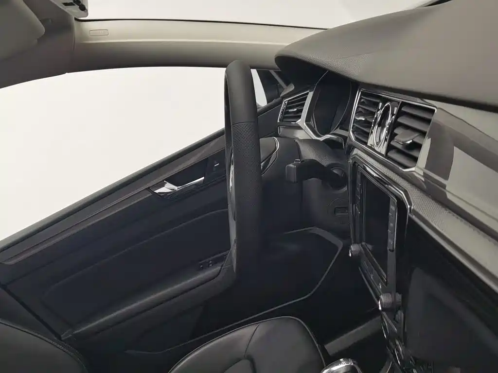 Volkswagen Passat — фото 22