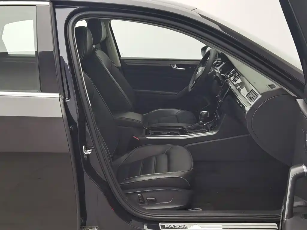 Volkswagen Passat — фото 23