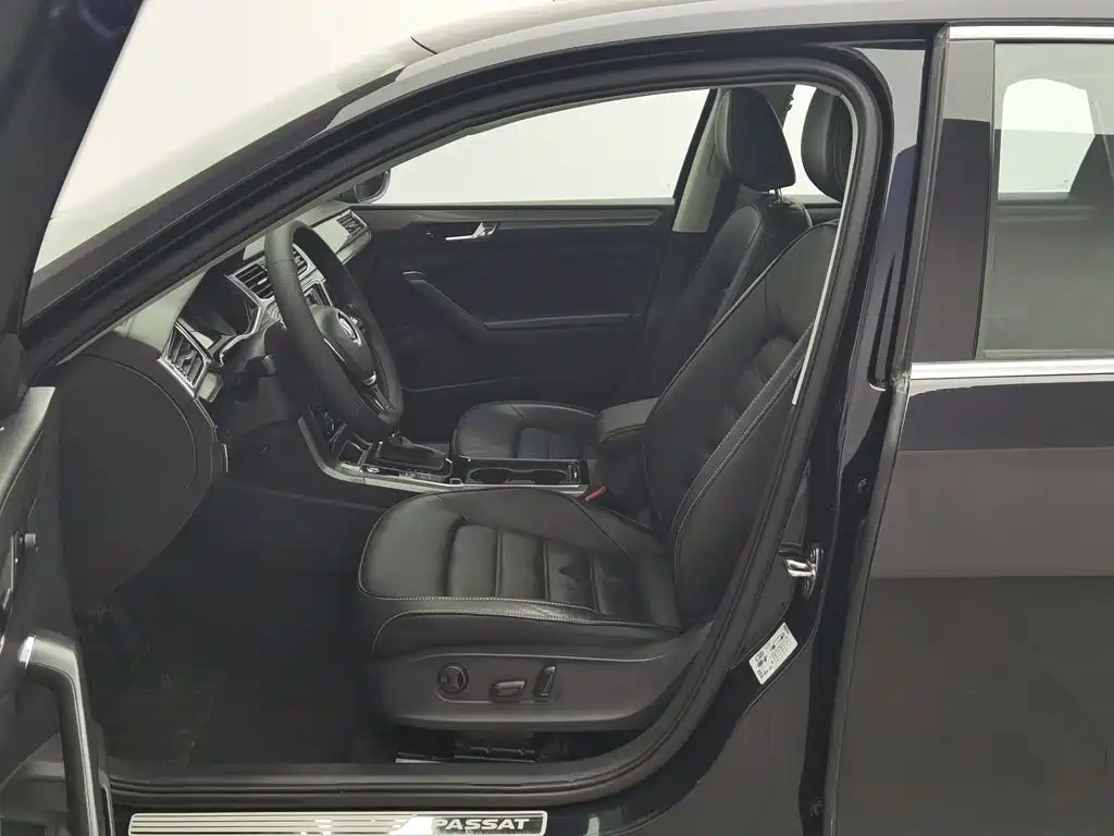 Volkswagen Passat — фото 10
