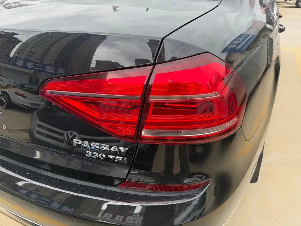 Volkswagen Passat — фото 11