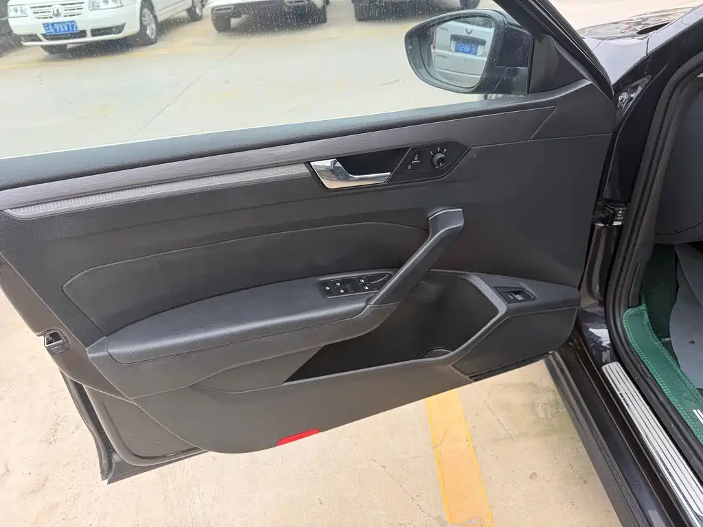 Volkswagen Passat — фото 13