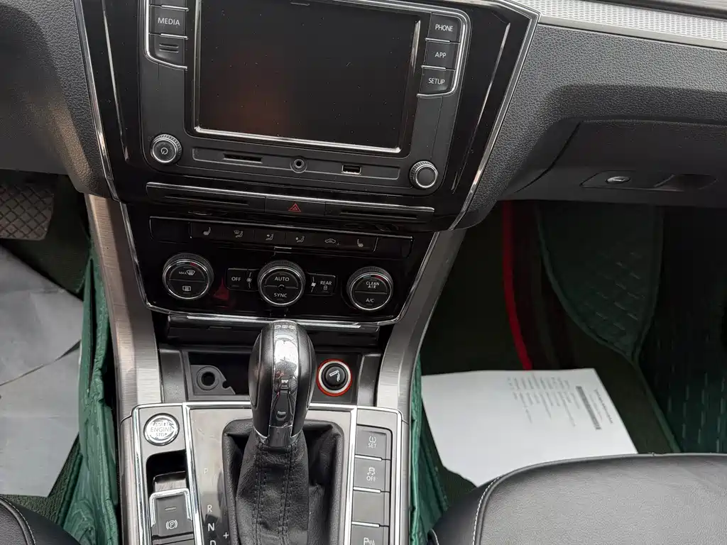Volkswagen Passat — фото 14