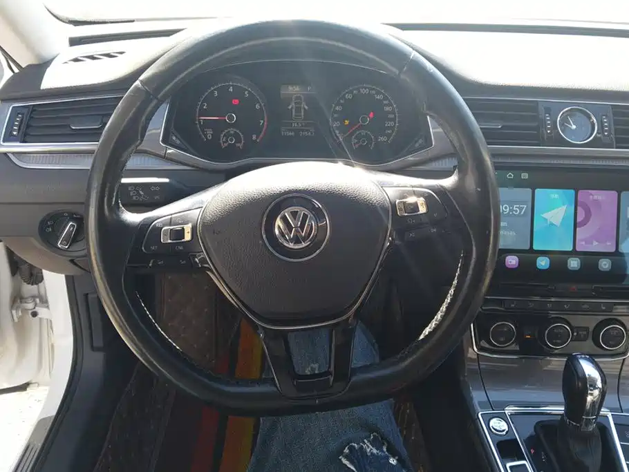Volkswagen Passat — фото 15