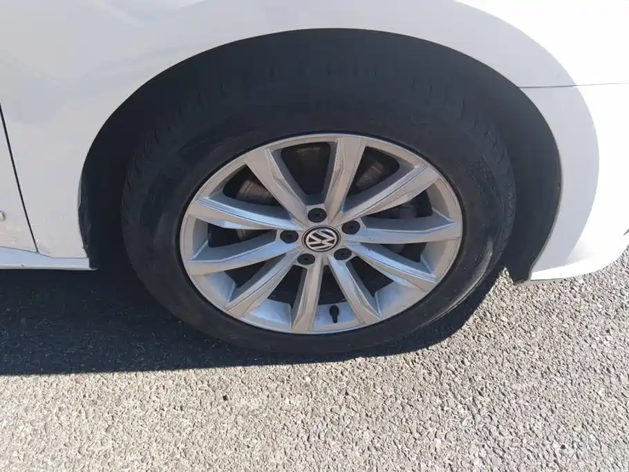 Volkswagen Passat — фото 6