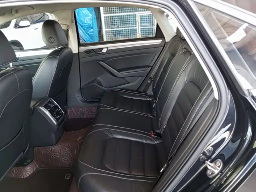 Volkswagen Passat — фото 17