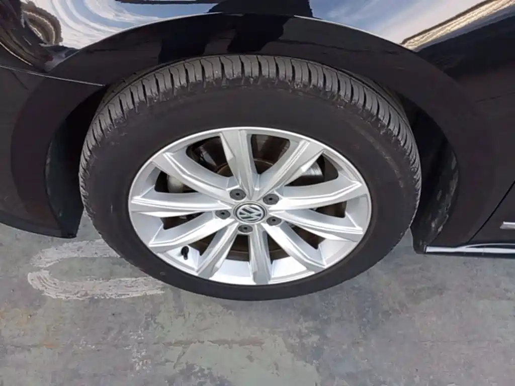 Volkswagen Passat — фото 23