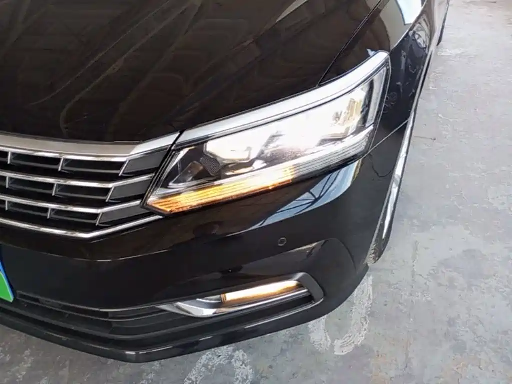 Volkswagen Passat — фото 24