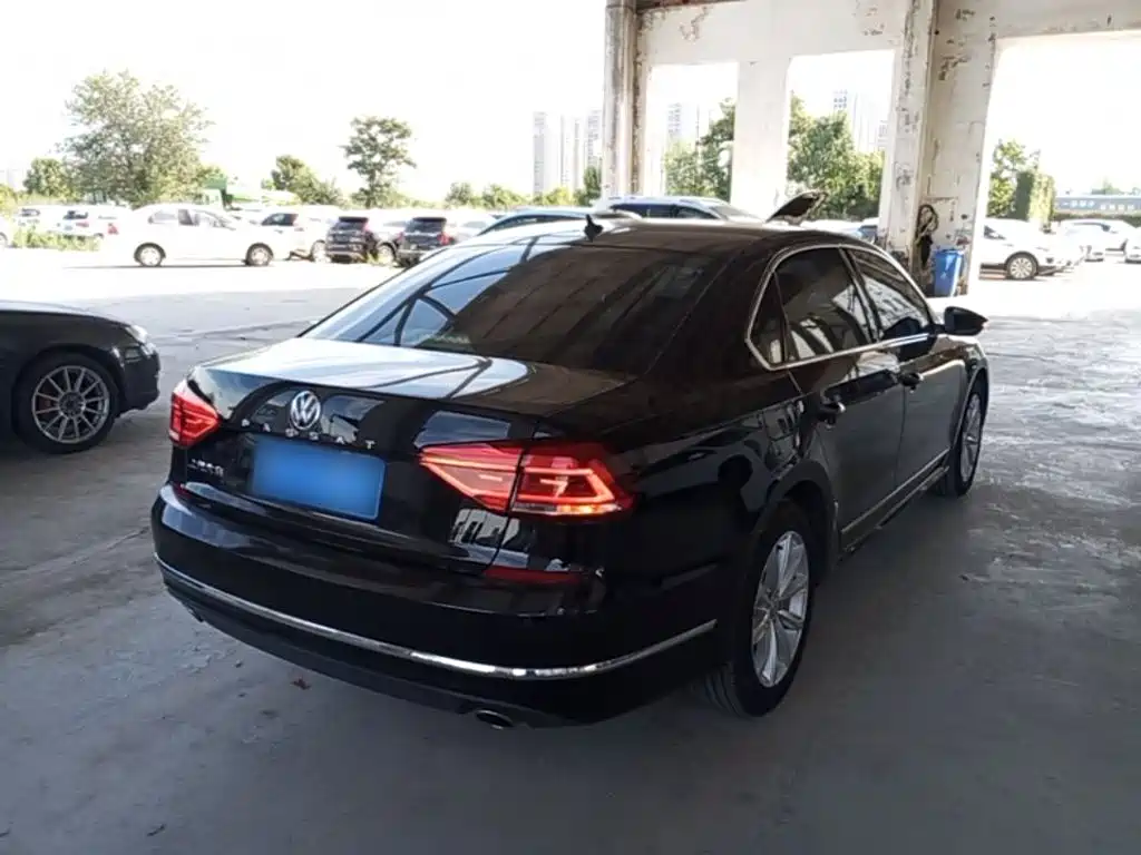 Volkswagen Passat — фото 7
