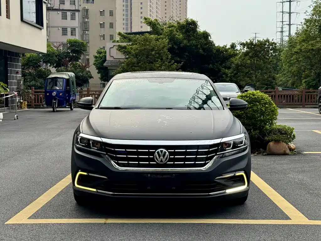 Volkswagen Passat PHEV — фото 3