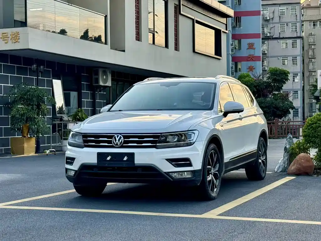 Volkswagen Tiguan L — фото 2