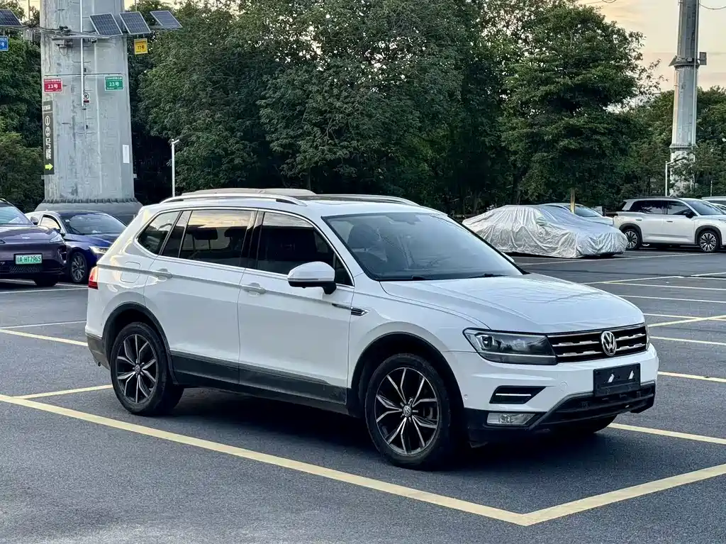 Volkswagen Tiguan L — фото 4