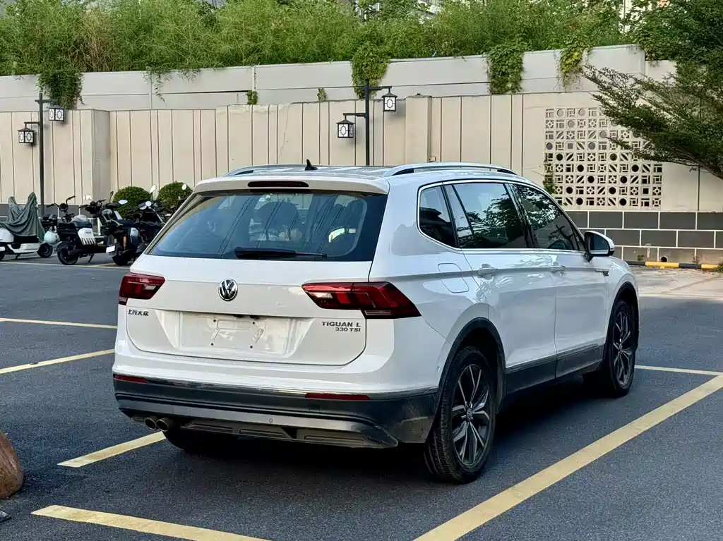 Volkswagen Tiguan L — фото 6