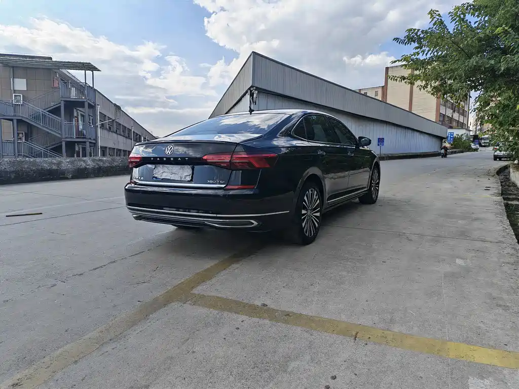 Volkswagen Passat — фото 7