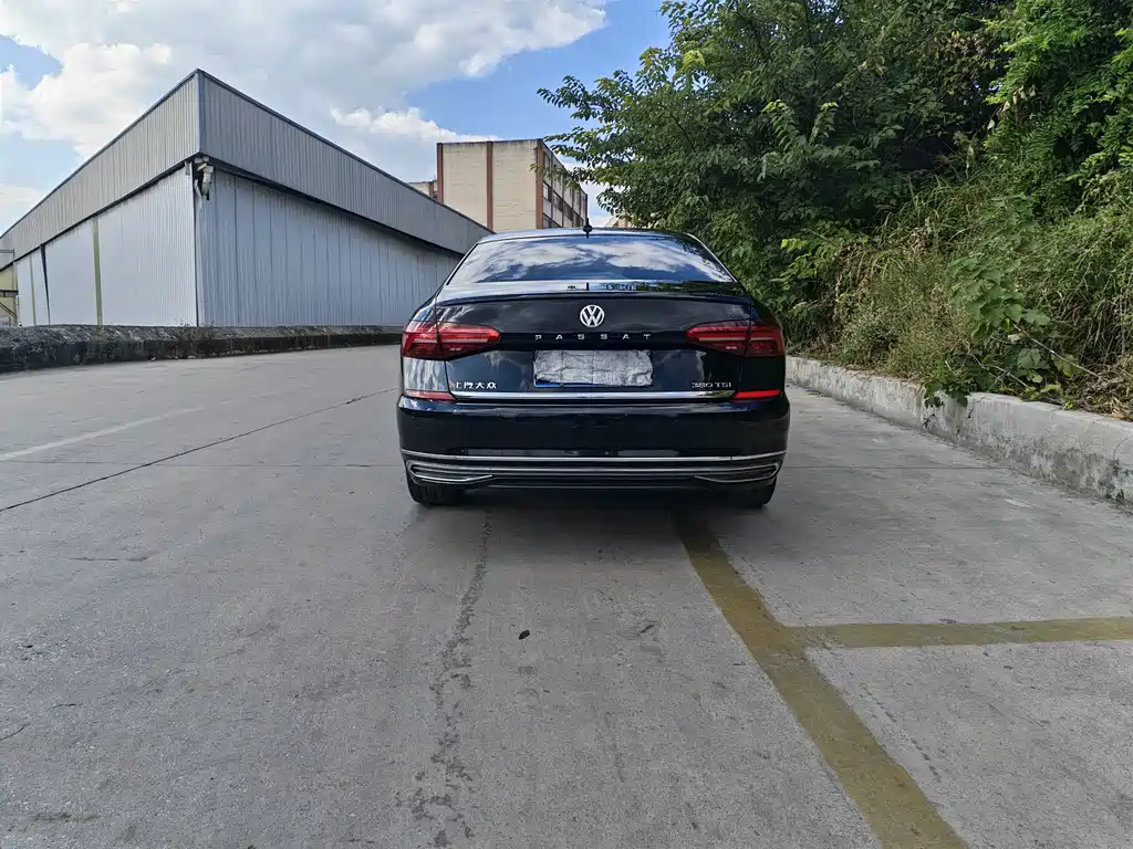 Volkswagen Passat — фото 8
