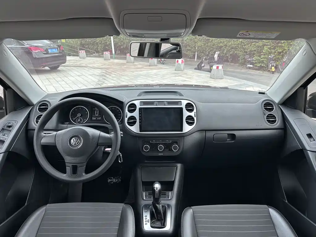 Volkswagen Tiguan — фото 13