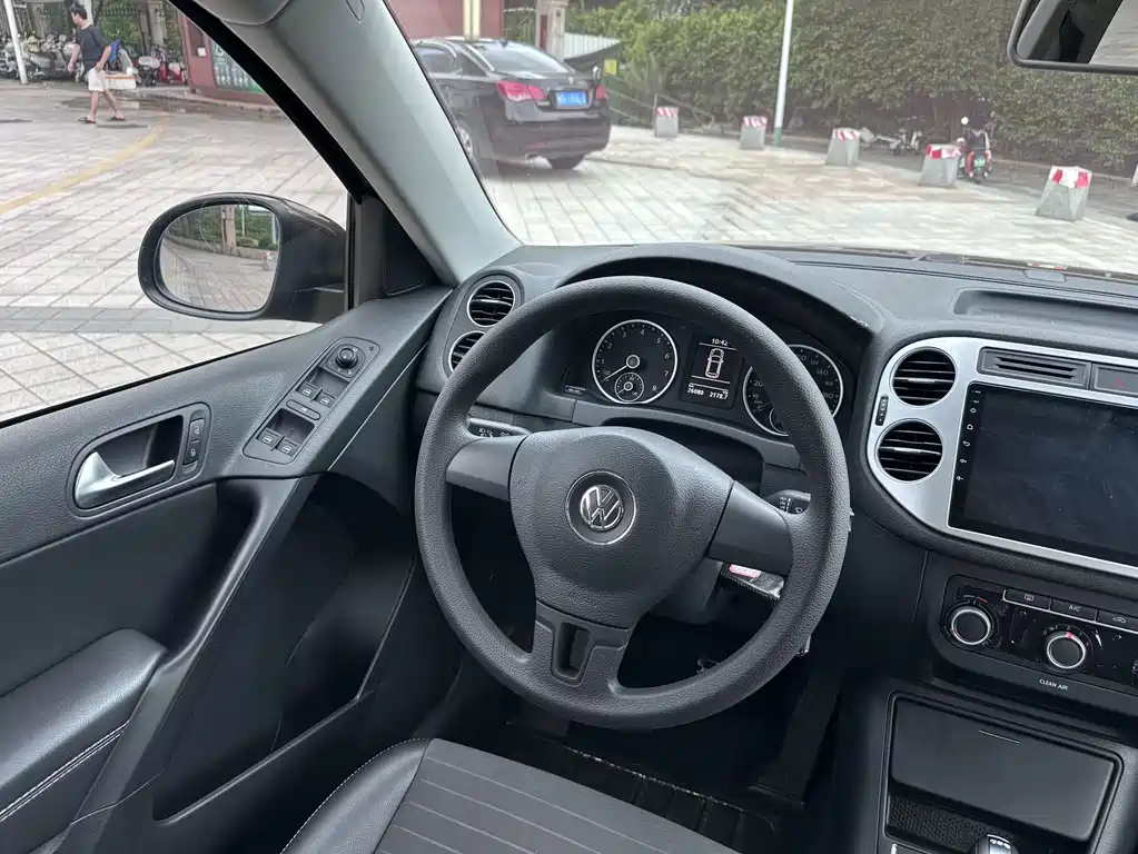 Volkswagen Tiguan — фото 15