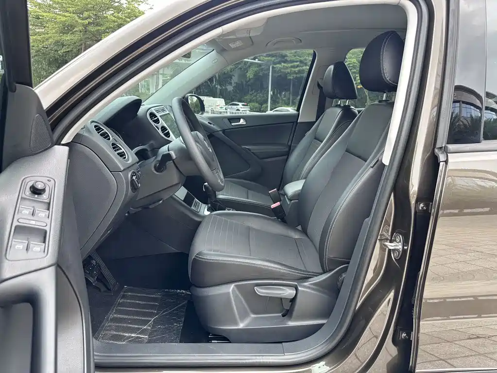 Volkswagen Tiguan — фото 6