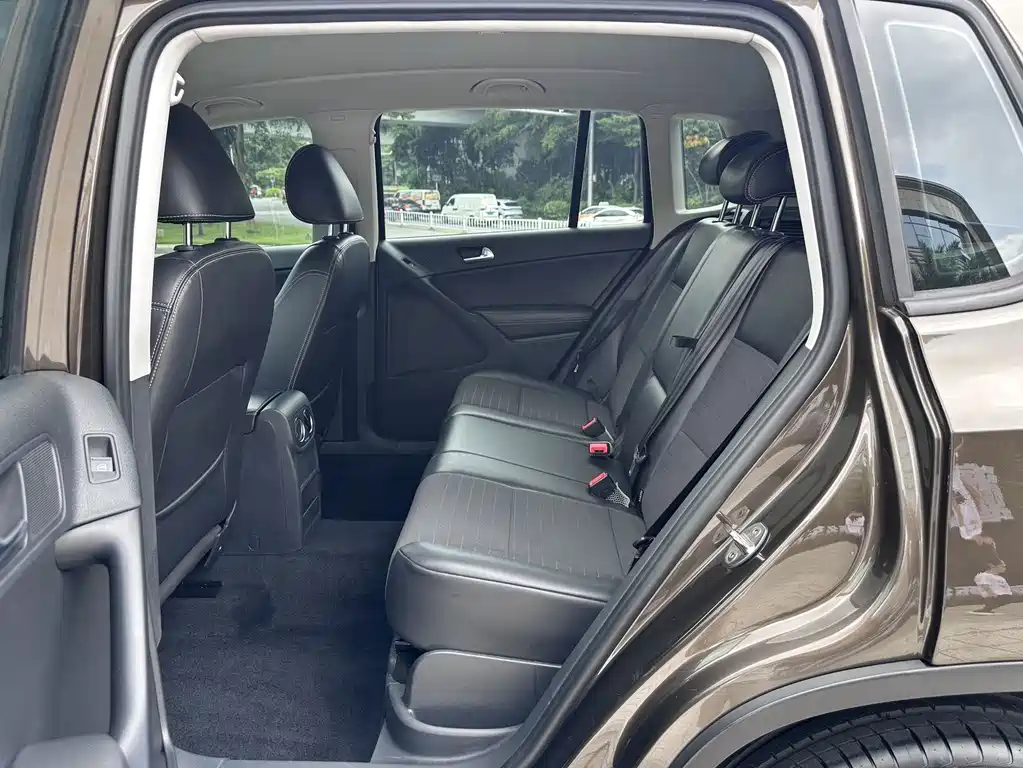 Volkswagen Tiguan — фото 7