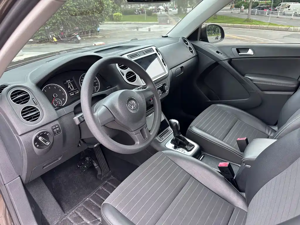 Volkswagen Tiguan — фото 8