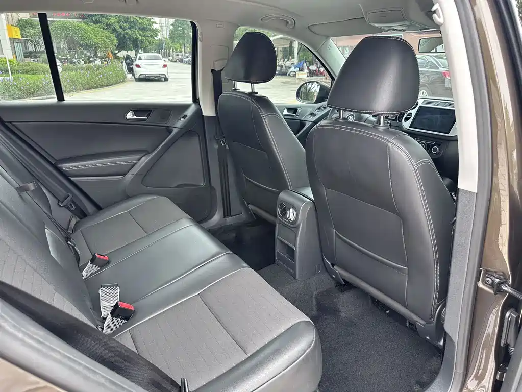 Volkswagen Tiguan — фото 9