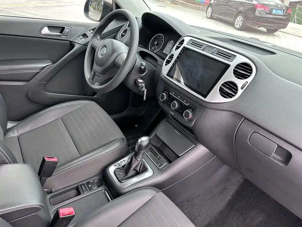 Volkswagen Tiguan — фото 10