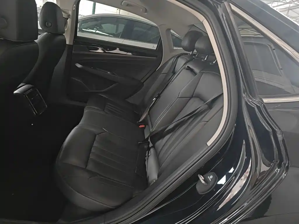 Volkswagen Passat — фото 17