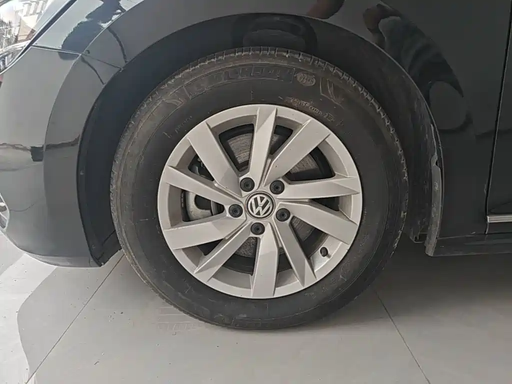 Volkswagen Passat — фото 23