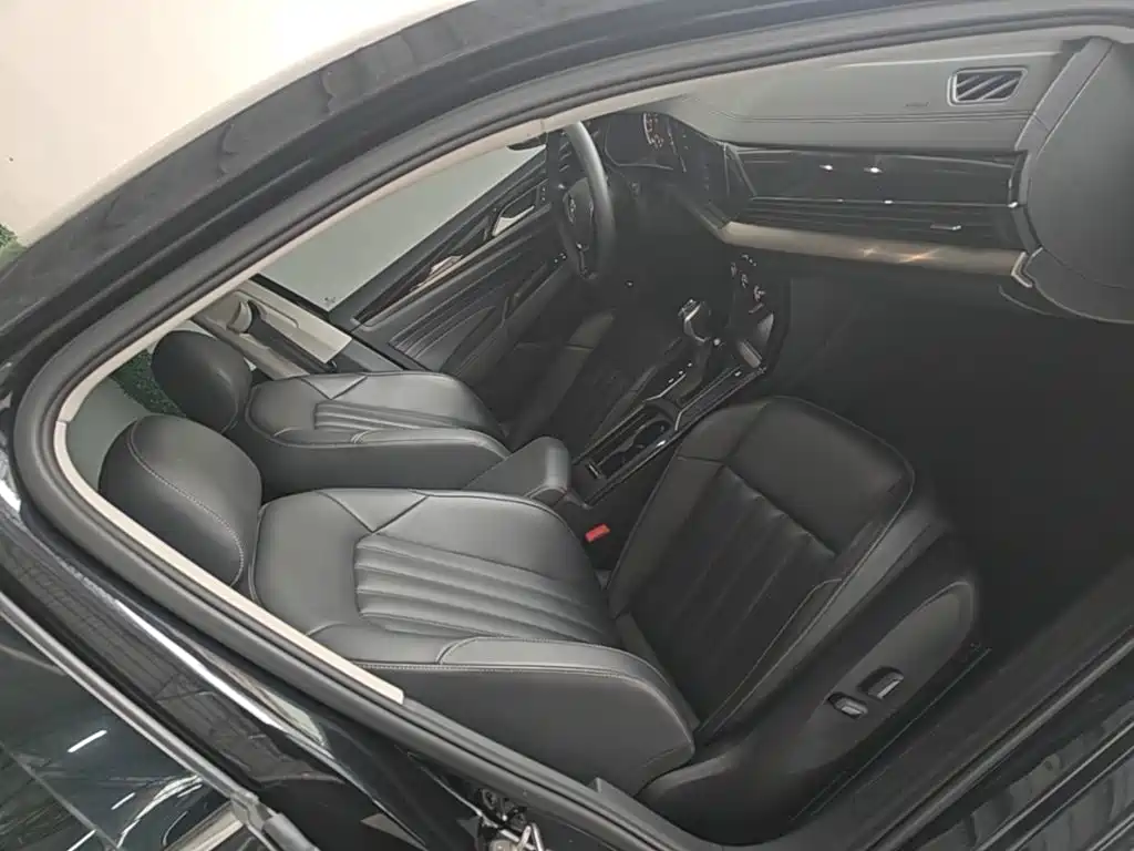 Volkswagen Passat — фото 25