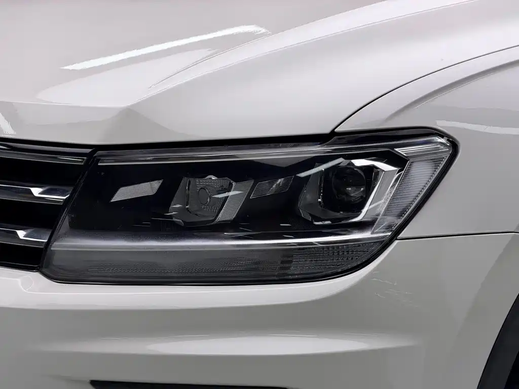 Volkswagen Tiguan L — фото 7