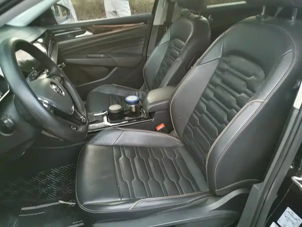Volkswagen Passat — фото 11