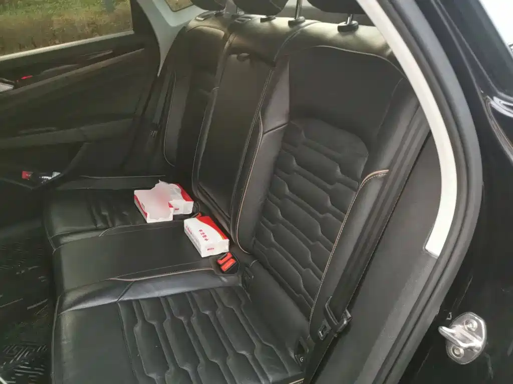Volkswagen Passat — фото 13