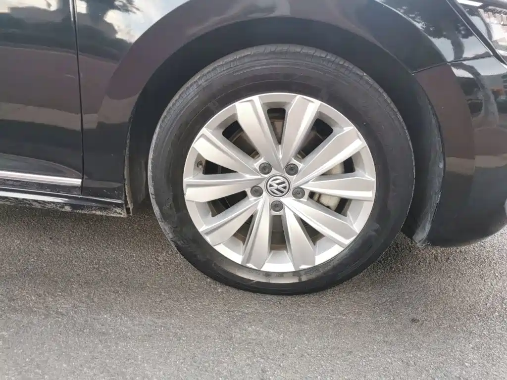 Volkswagen Passat — фото 24