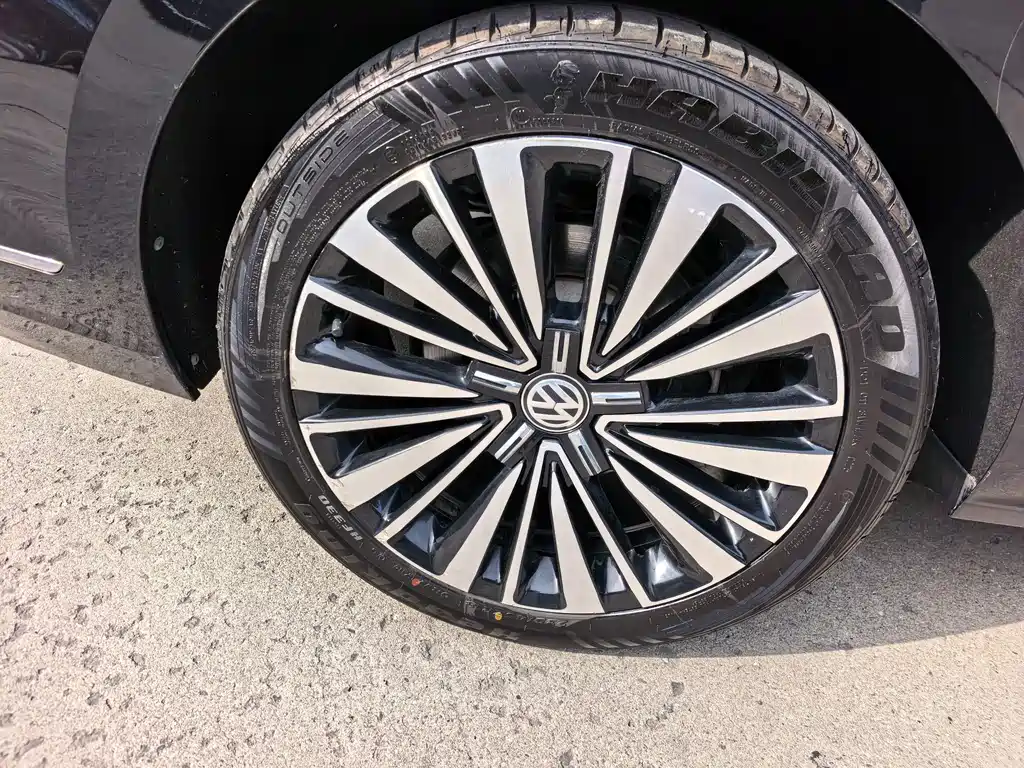 Volkswagen Passat — фото 11