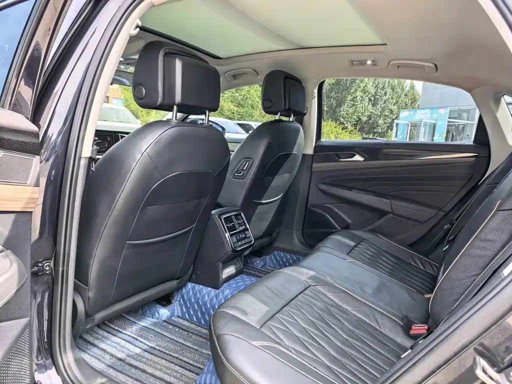 Volkswagen Passat — фото 7