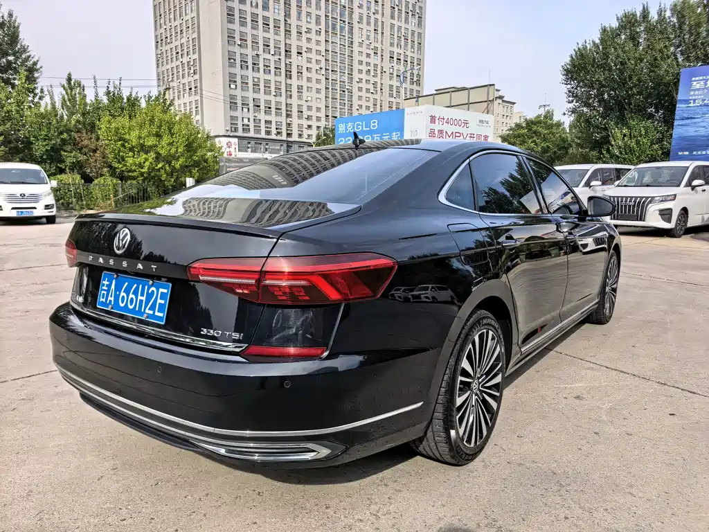 Volkswagen Passat — фото 10