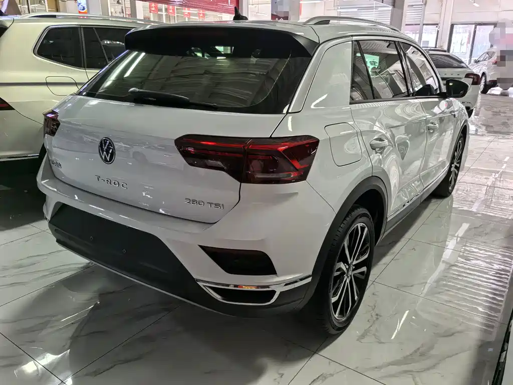 Volkswagen T-Roc — фото 6