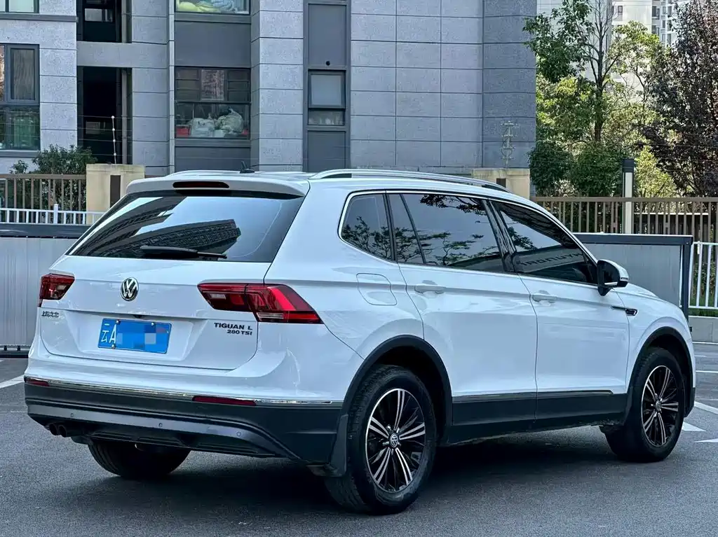 Volkswagen Tiguan L — фото 3