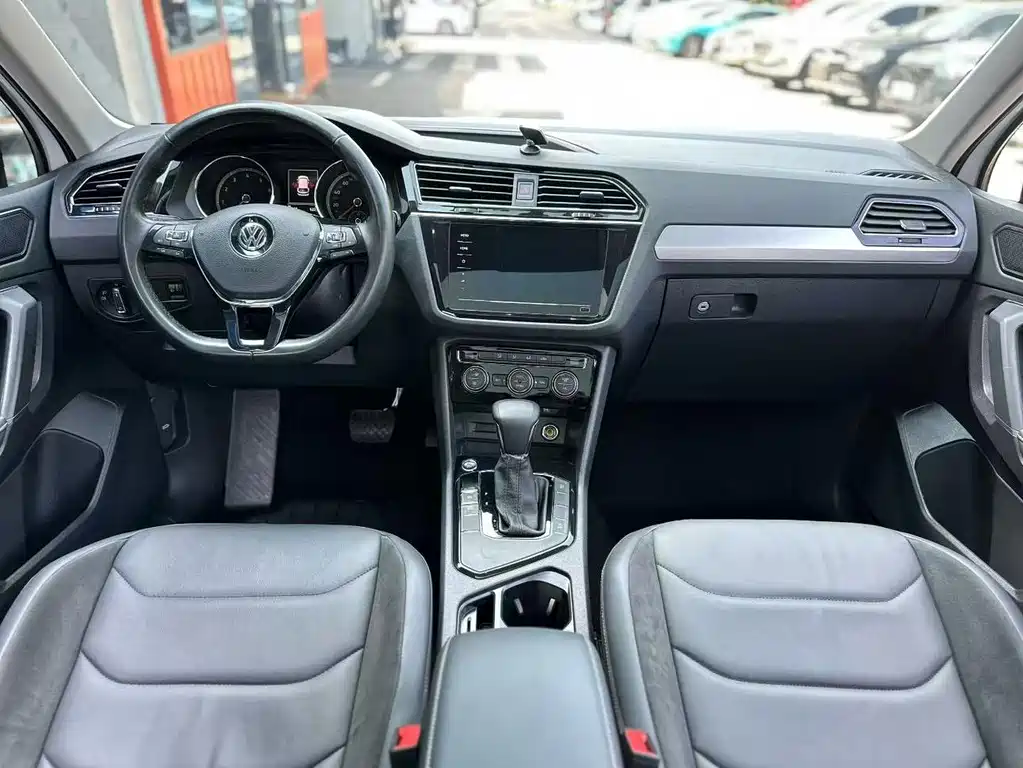 Volkswagen Tiguan L — фото 6