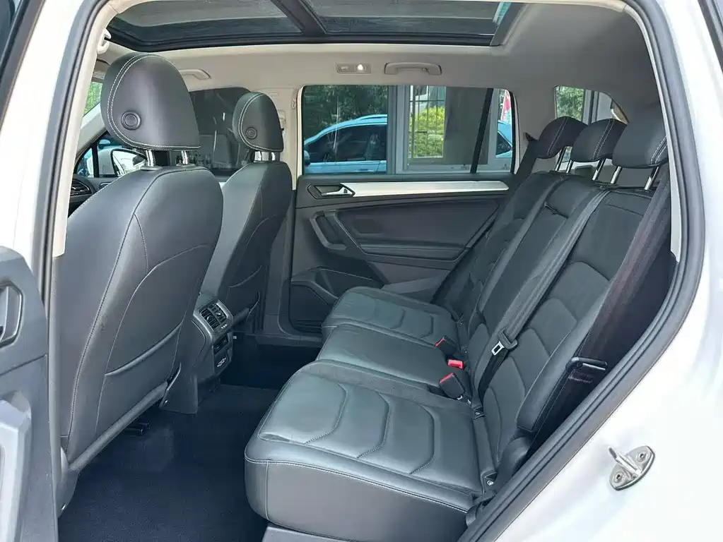 Volkswagen Tiguan L — фото 7