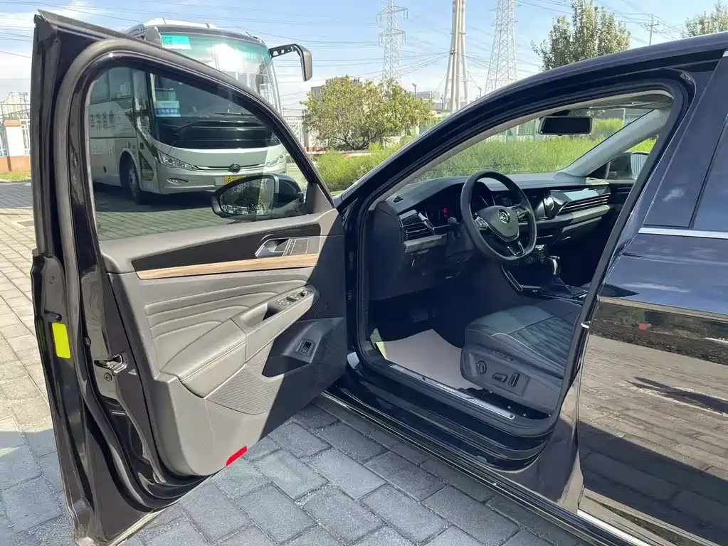 Volkswagen Passat — фото 11