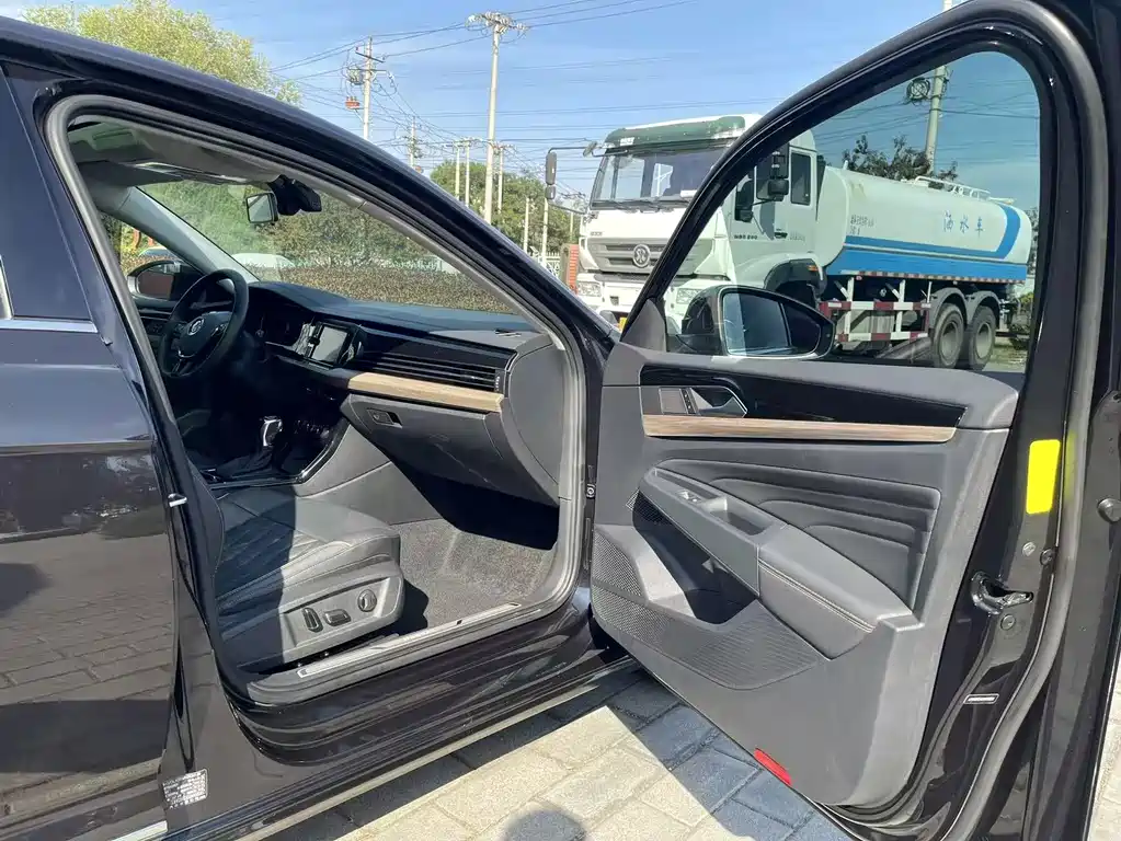 Volkswagen Passat — фото 13