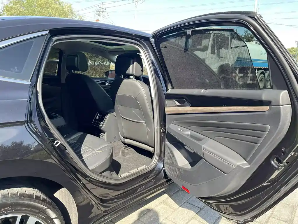 Volkswagen Passat — фото 14