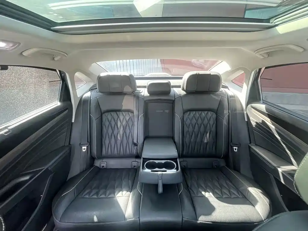 Volkswagen Passat — фото 17
