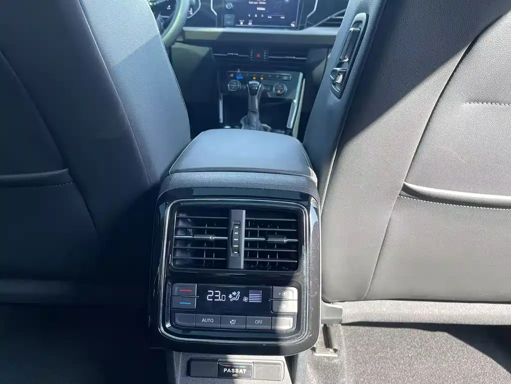 Volkswagen Passat — фото 18