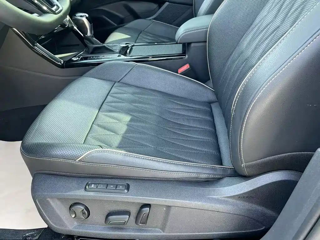Volkswagen Passat — фото 23